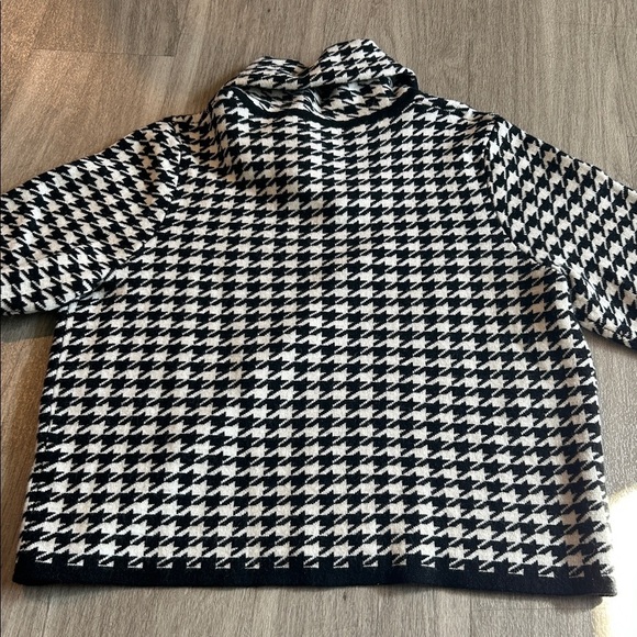 Alexandra Bartlett Black and White Houndstooth Cardigan - Picture 10 of 10